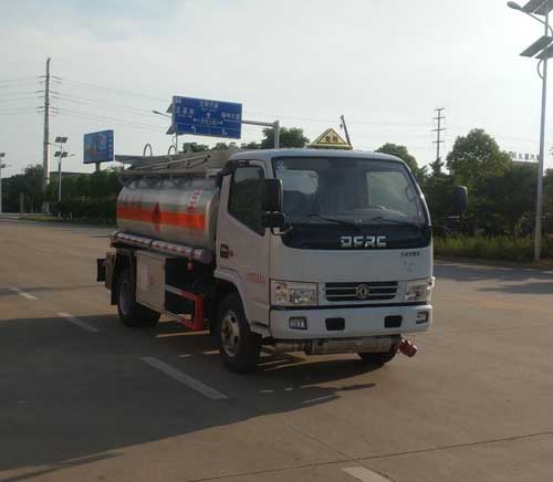 专威牌HTW5070GYYEC型运油车