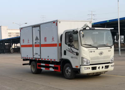 大力牌DLQ5040XZWCA6型杂项危险物品厢式运输车