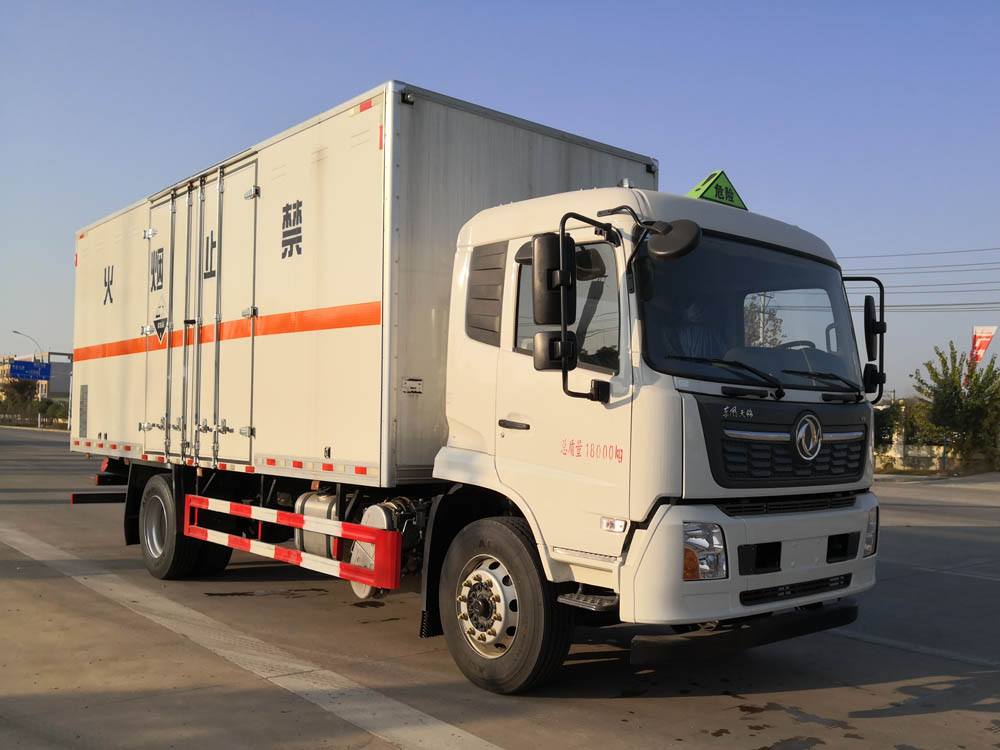 楚胜牌CSC5181XFWD6型腐蚀性物品厢式运输车