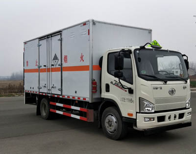 大力牌DLQ5120XZWCA6型杂项危险物品厢式运输车