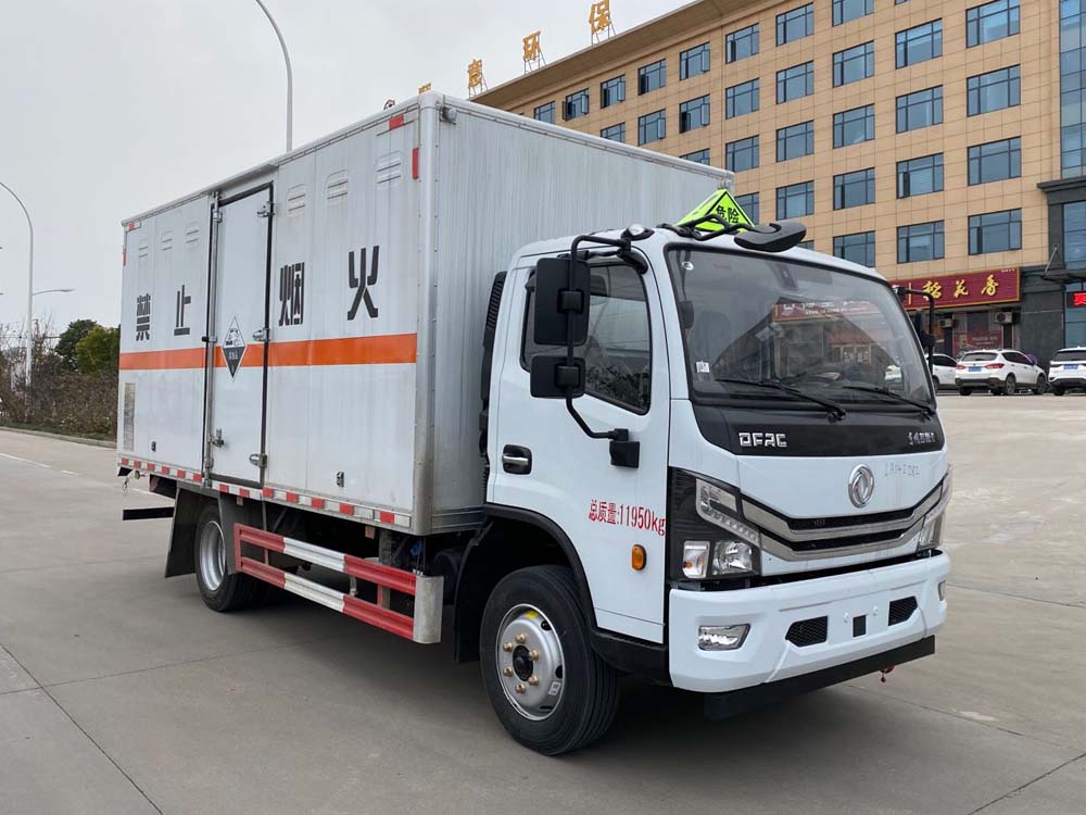 楚胜牌CSC5125XFW6型腐蚀性物品厢式运输车