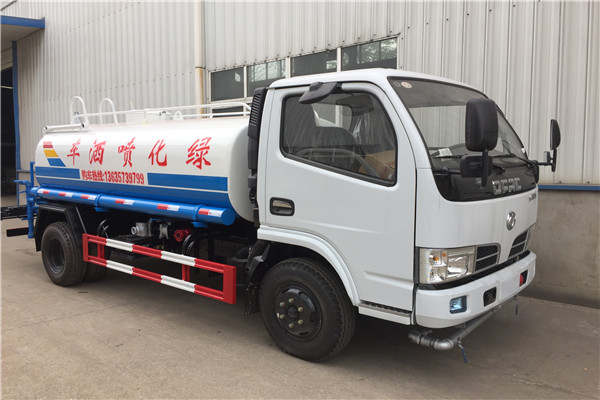 6方洒水车22.jpg