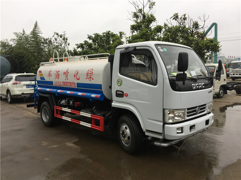 洒 水 车124.jpg