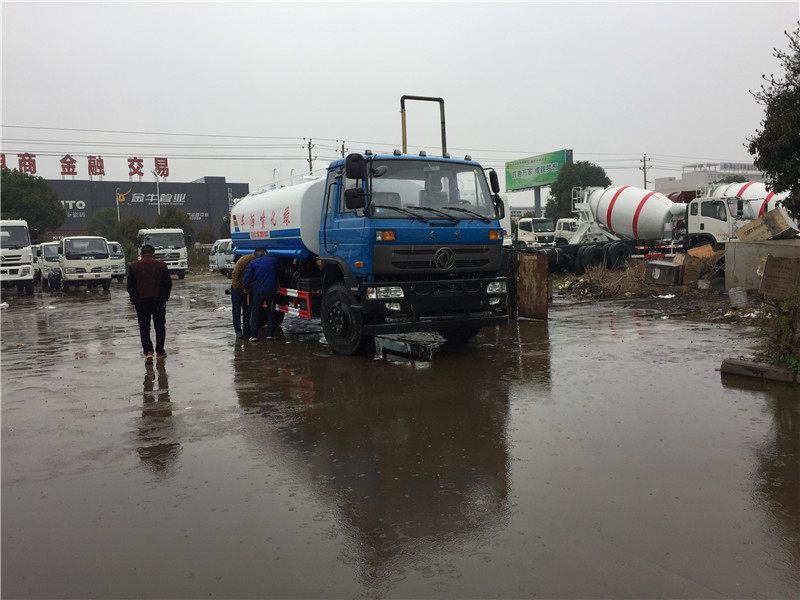 洒 水 车91.jpg